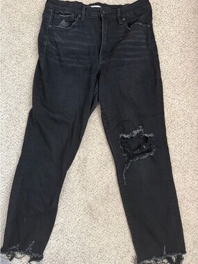 Good American Black Skinny Jeans with Distressed Knee